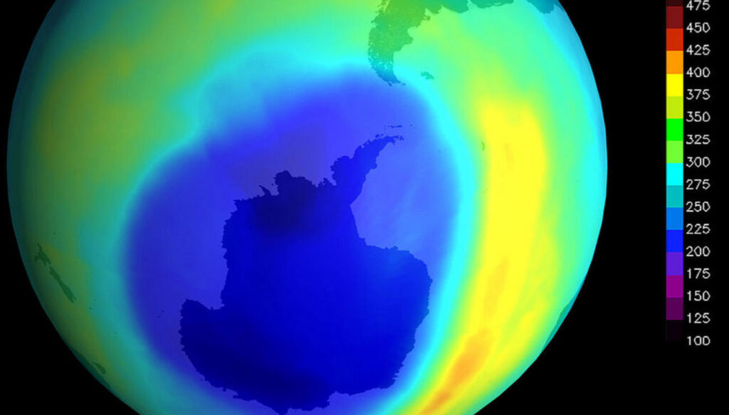 Озонова діра над Антарктидою