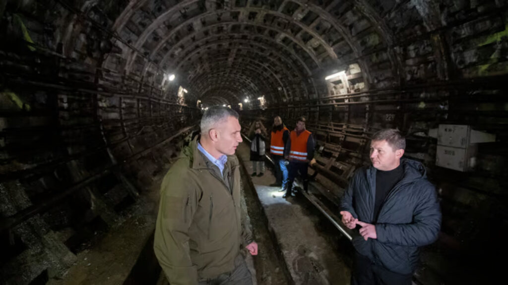 Володимир Кличко у киїівському метро