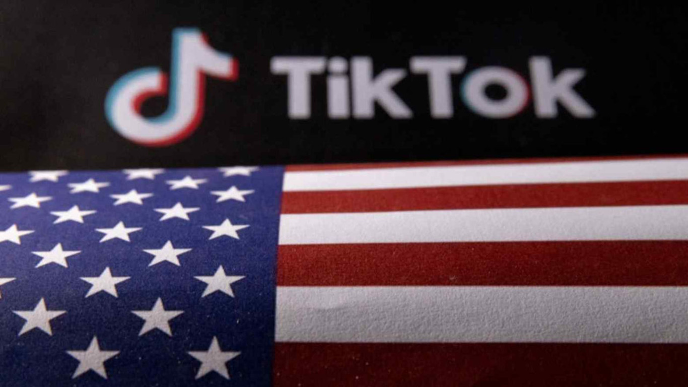 TikTok та прапор США