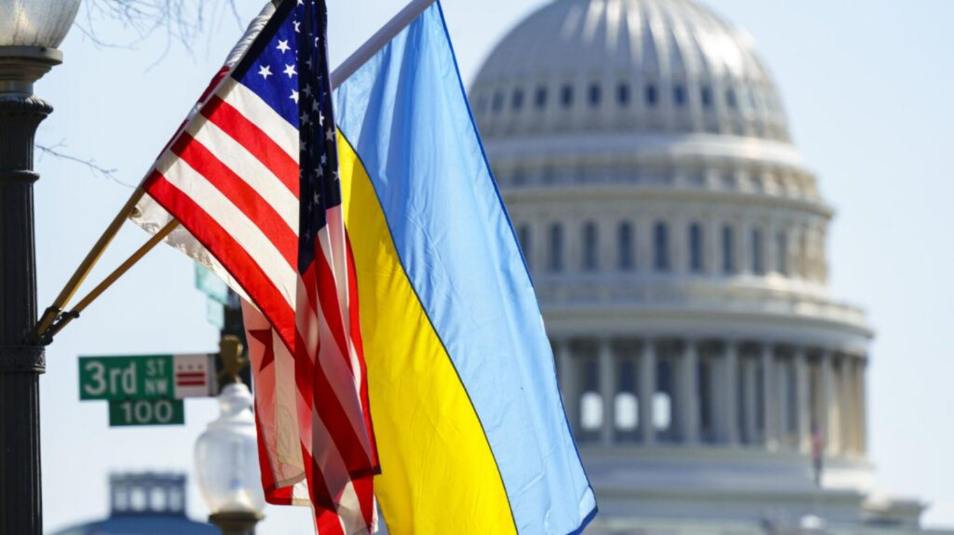 прапори США та України