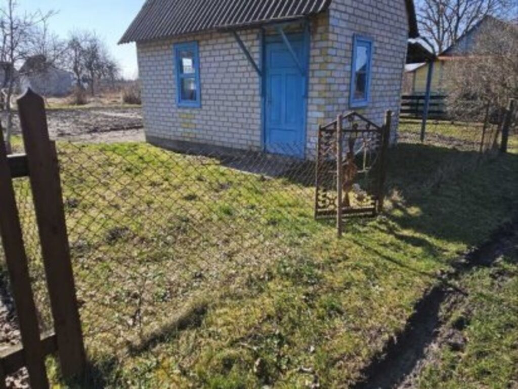 земельна ділянка із будинком