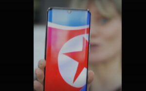 BBC отримало телефон, вивезений з КНДР, який автоматично замінює слова та робить скриншоти кожні п’ять хвилин