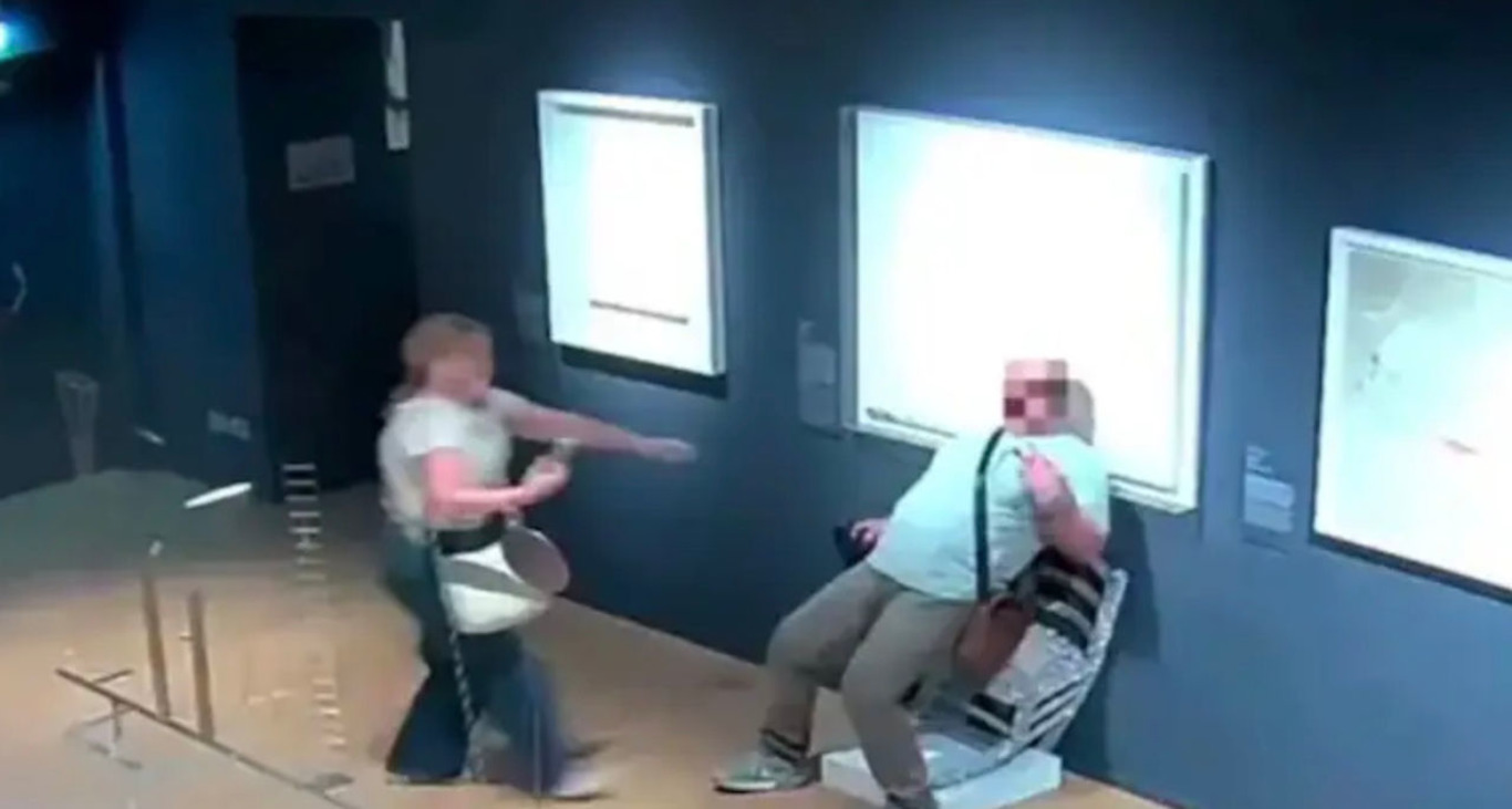 люди в музеї