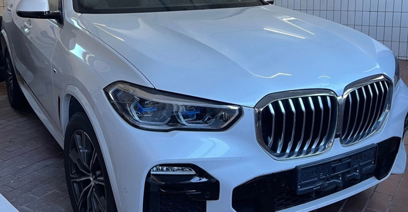 автомобіль BMW