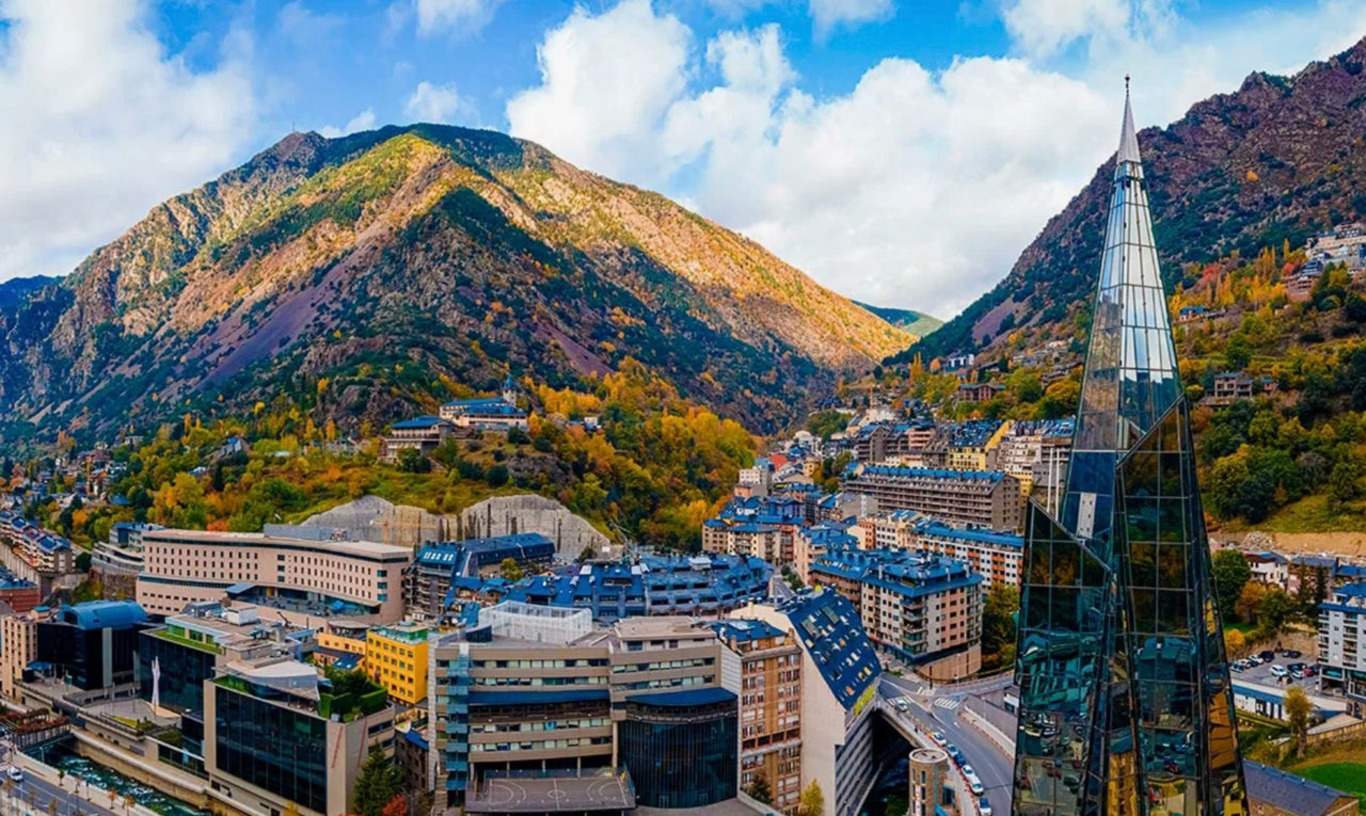панорама міста Андора-де-ла- велья