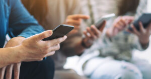 У Японії мають намір запровадити денний ліміт на використання смартфонів