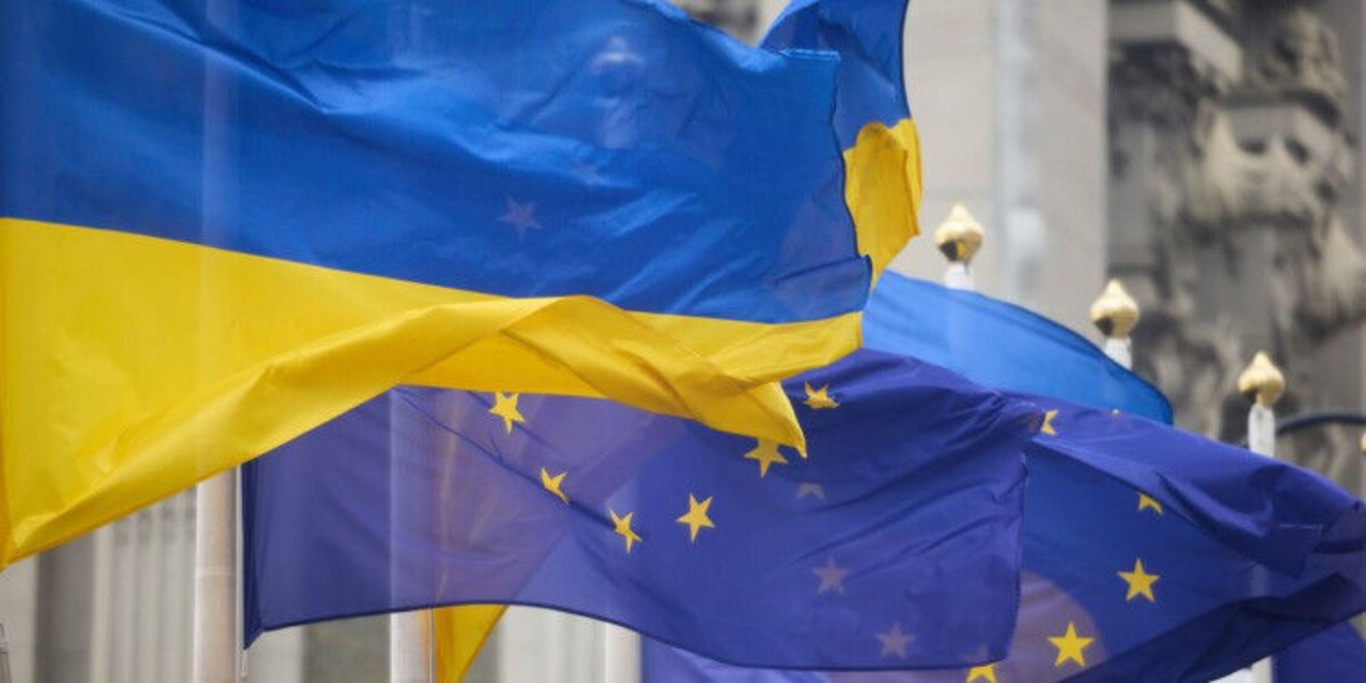прапори України та ЄС