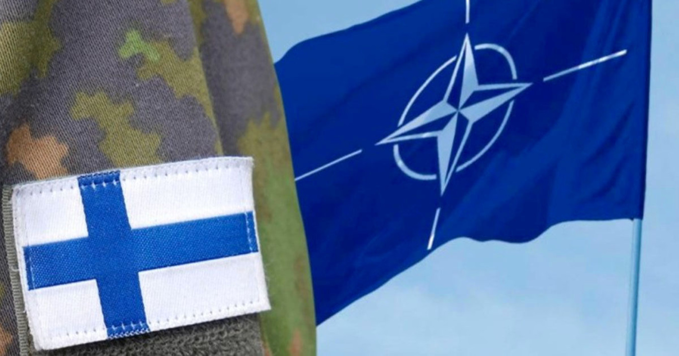 прапори Фінліндії та НАТО