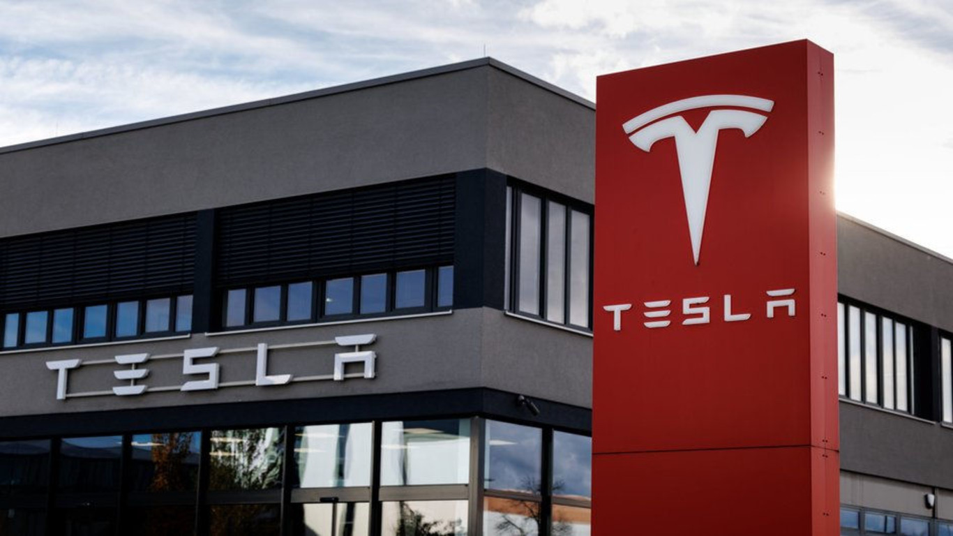 Tавтомобільний салон esla