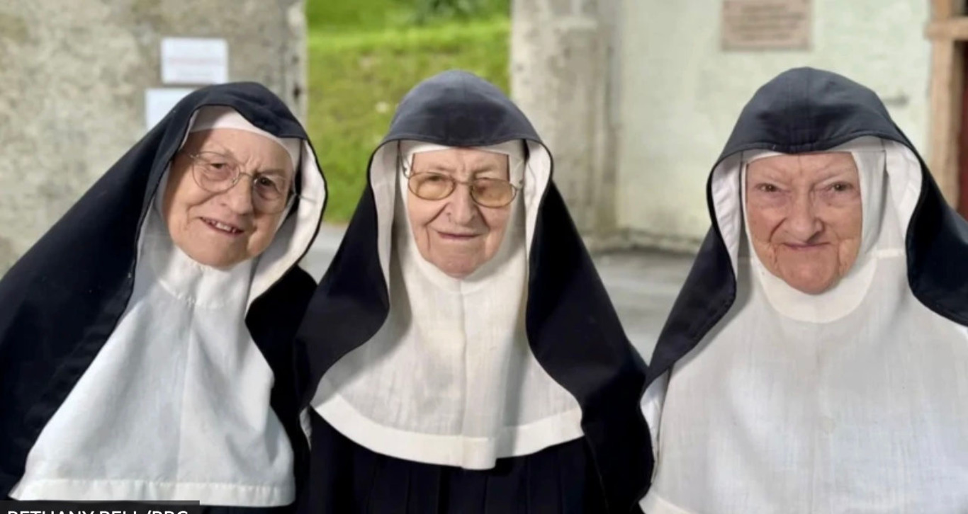 три монахині