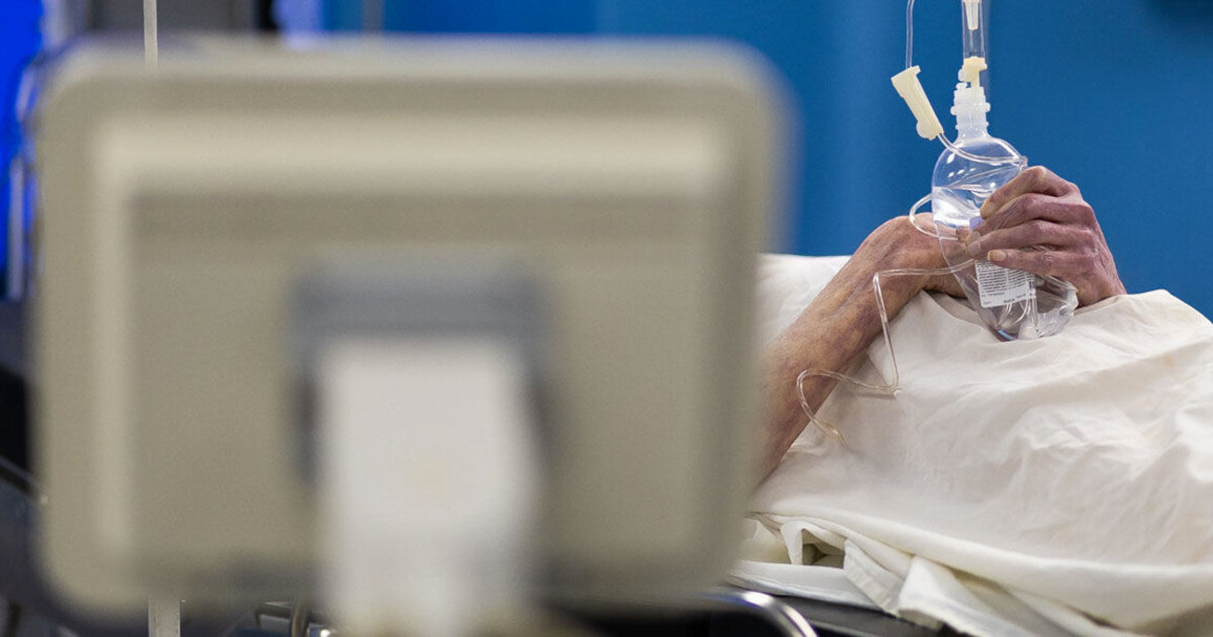 чоловік у лікарні