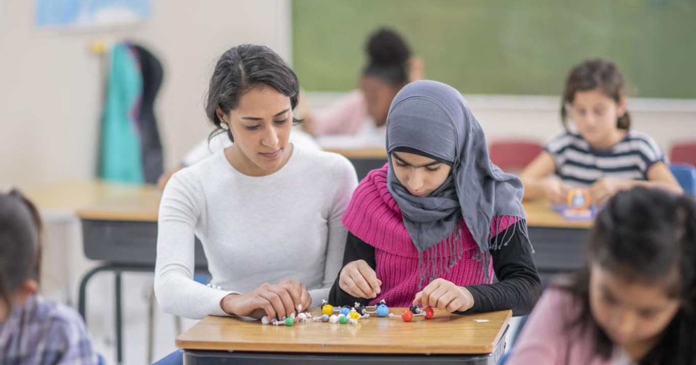 дівчинки у школі