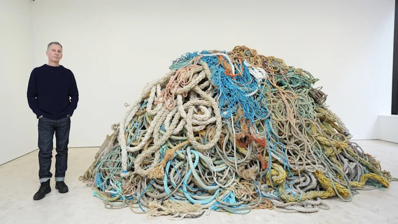 чоловік та кабеля