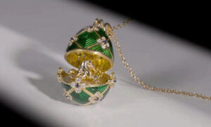 У Новій Зеландії чоловік спробував вкрасти яйце Фаберже, проковтнувши його цілком