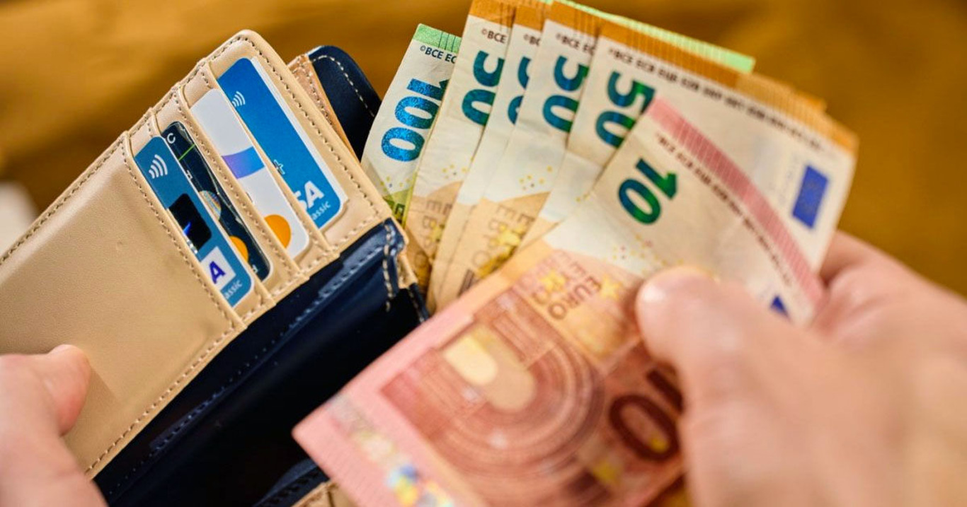 гаманець із грошима