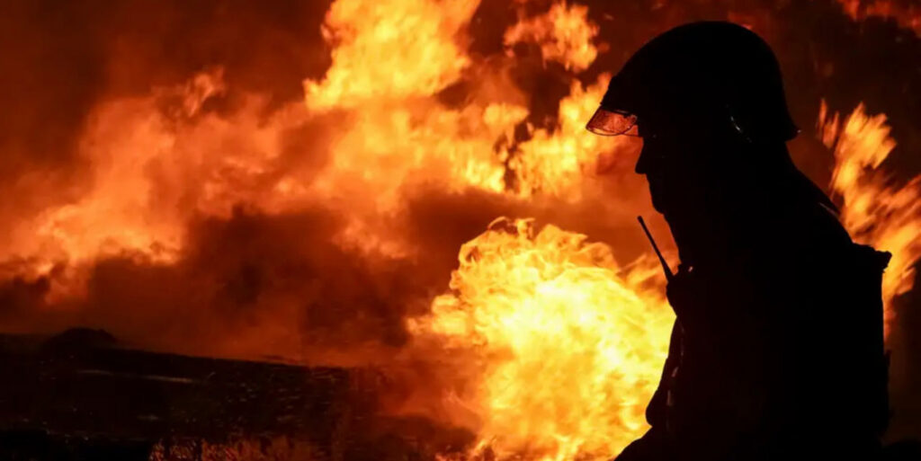 пожежа та працівник МНС