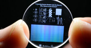 Вчені представили технологію “5D-пам’яті”: може зберігати дані десятки мільярдів років