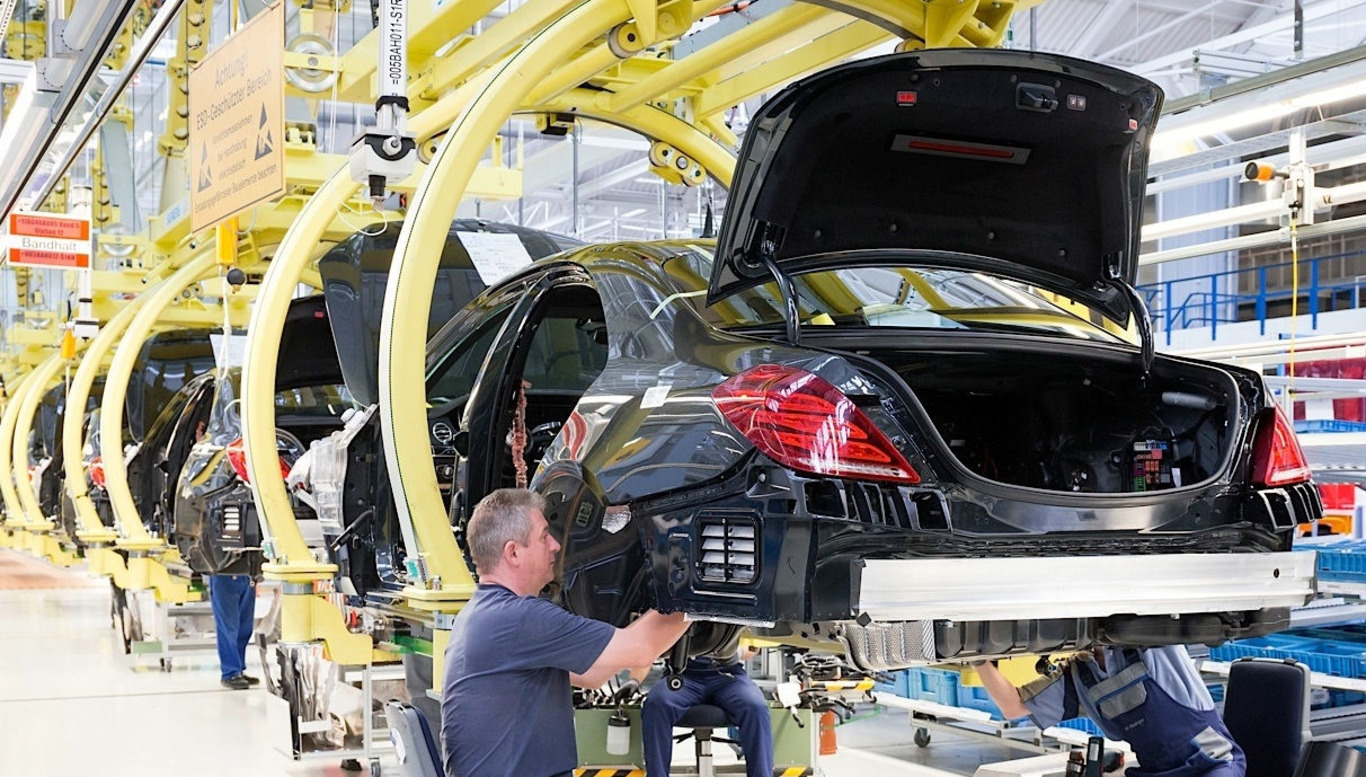 цех зі зборки автомобілів