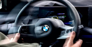 BMW відкликає десятки тисяч авто через дефект: кермо обертається саме по собі