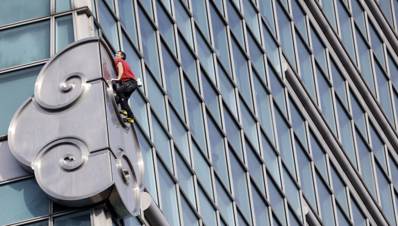 альпініст на хмарочосі