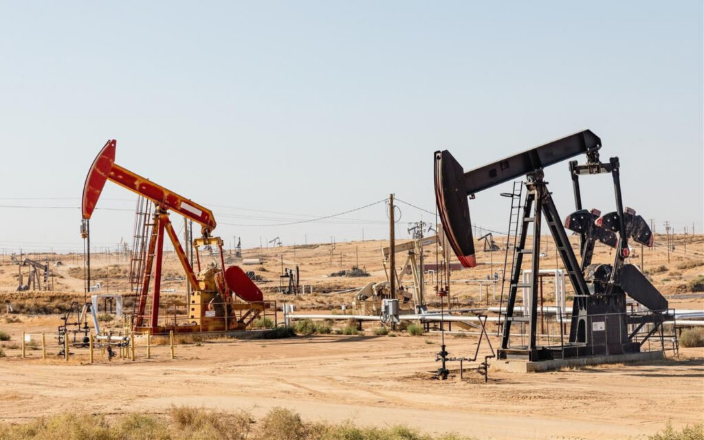 нафтовидобувні вежі