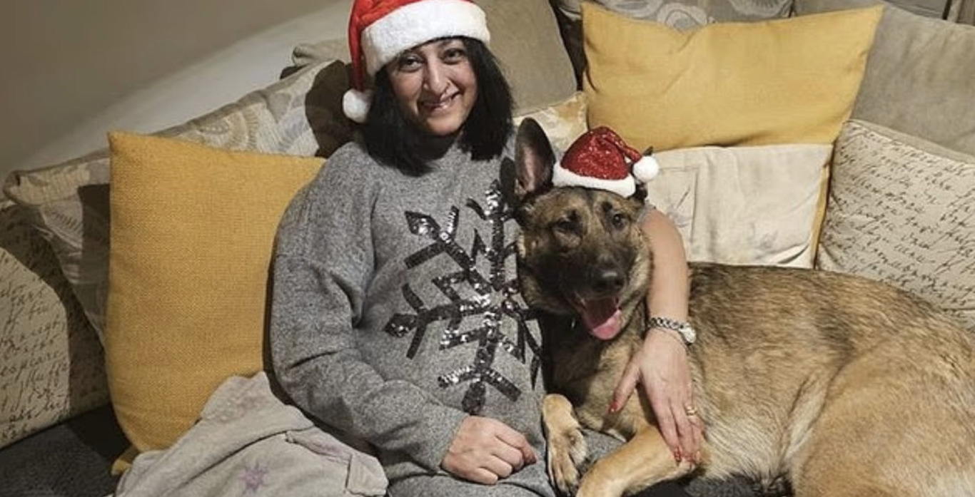 жінка із собакою