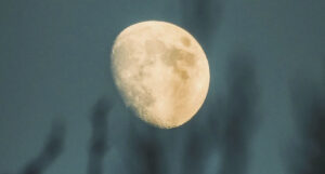 Місяць зменшується у розмірах: виявлена ​​активність може стати загрозою для людей