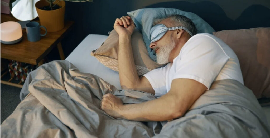 чоловік спить