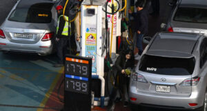 Південна Корея частково забороняє використання авто на тлі нафтового шоку