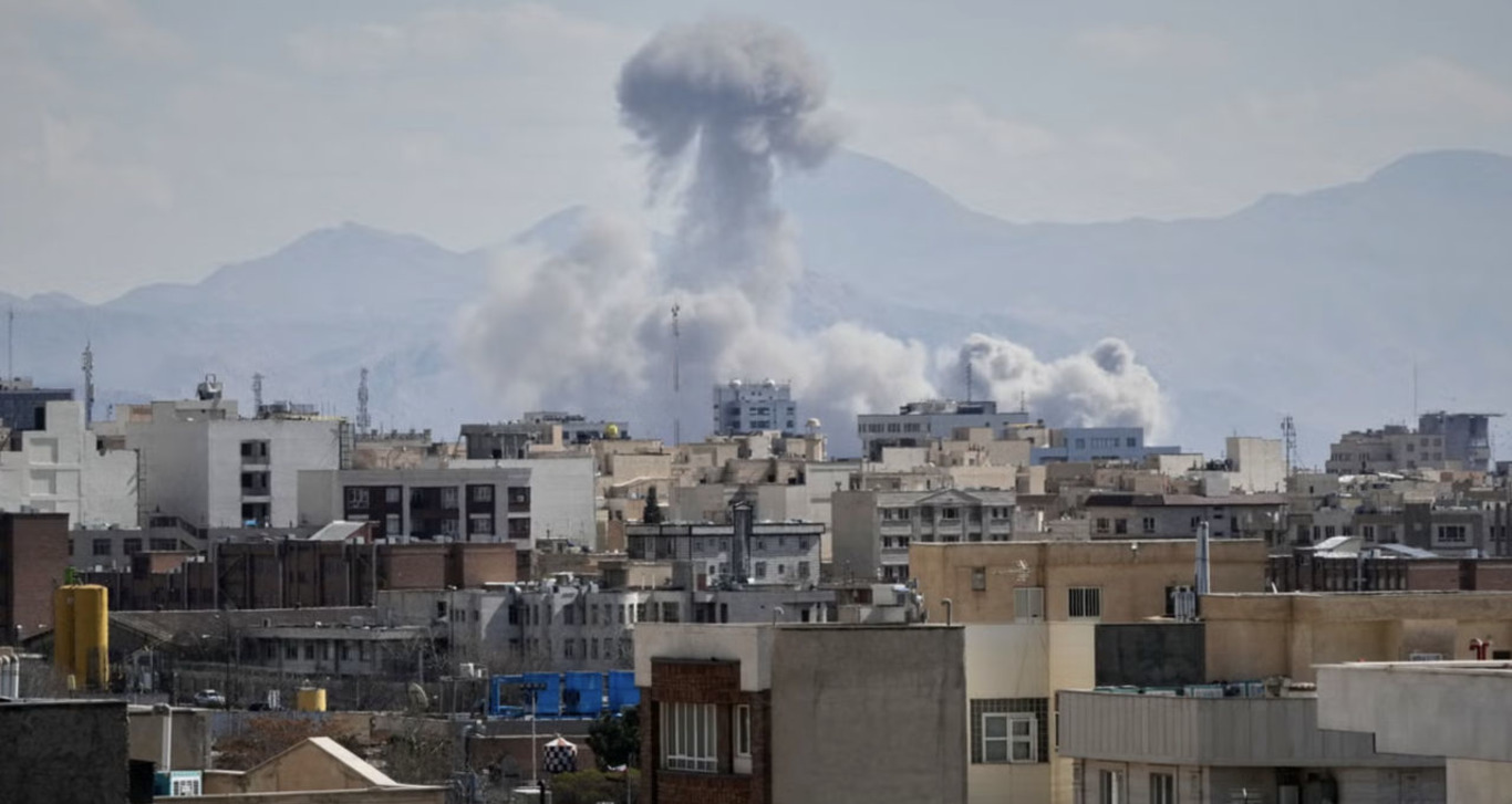 наслідки ракетної атаки у місті