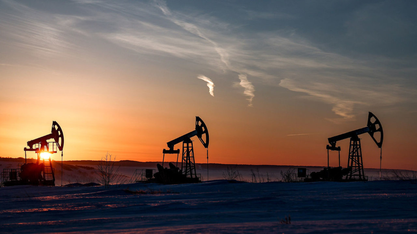 нафтовидобувальни вежі