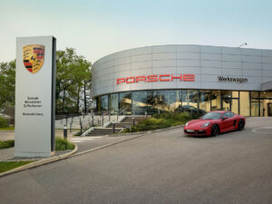 Porsche скорочує робочі місця після падіння прибутку на 91%