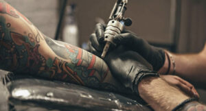 Лікарі: Татуювання можуть позбавити людини зору