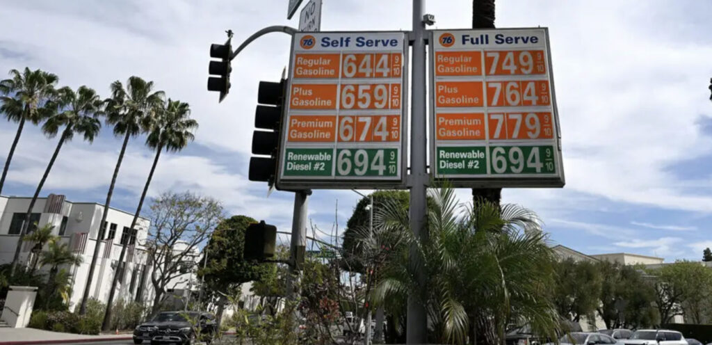 вказівник на дорозі