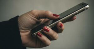 Хімікі розробили лак для нігтів, що спрощує керування смартфоном