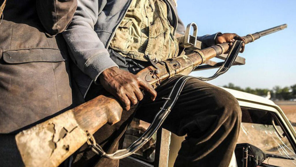 чоловік зі зброєю