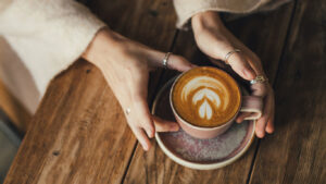 Дослідження: 3-4 чашки кави на день знижують ризик цирозу та раку печінки
