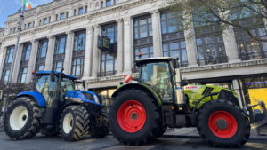 Влада Ірландії залучила армію до боротьби з протестами через ціни на пальне