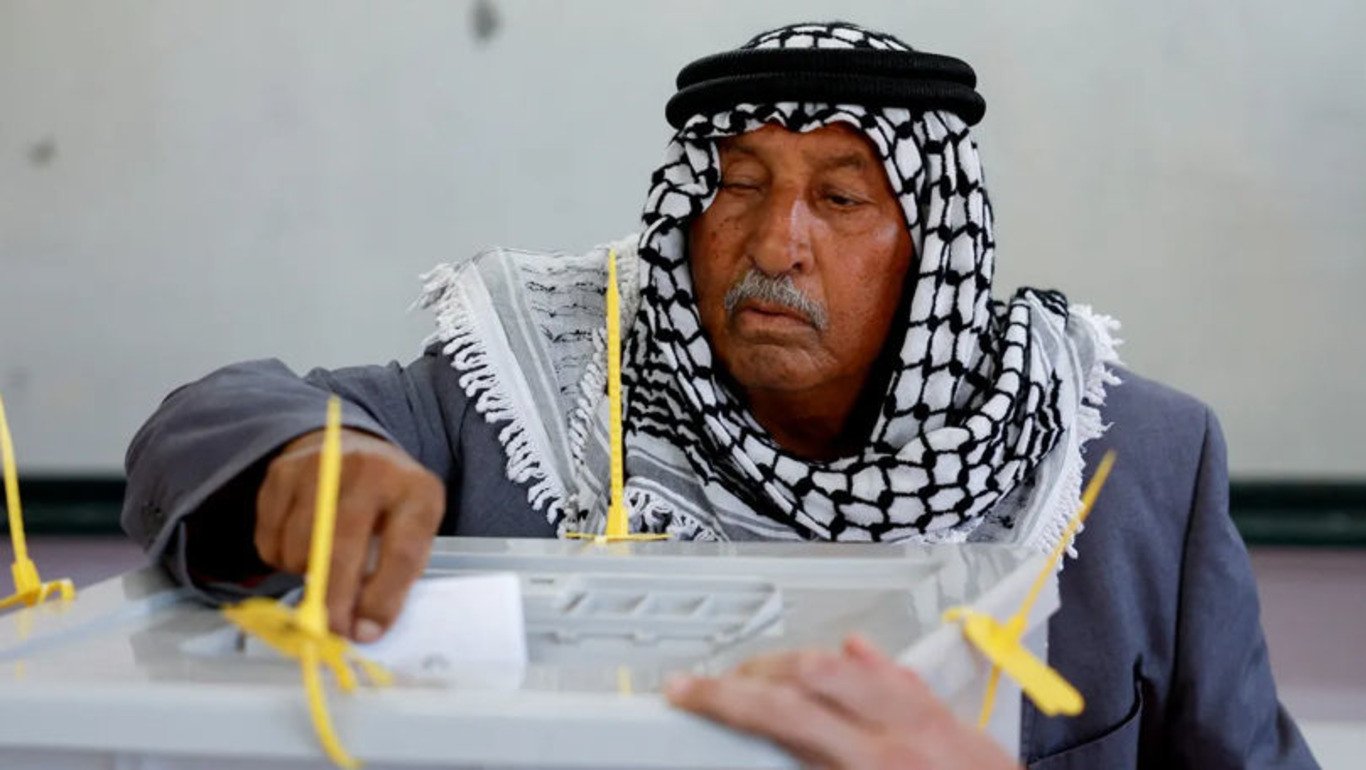 палестинець на вибірчому участку