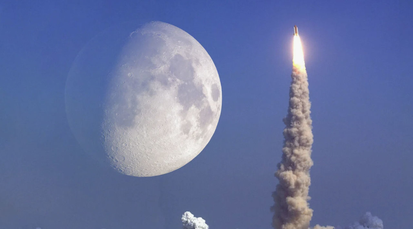 Місяць та ракета