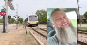 Водій Tesla дивом уникнув зіткнення з потягом, коли увімкнувся автопілот