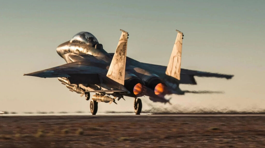 військовий літак