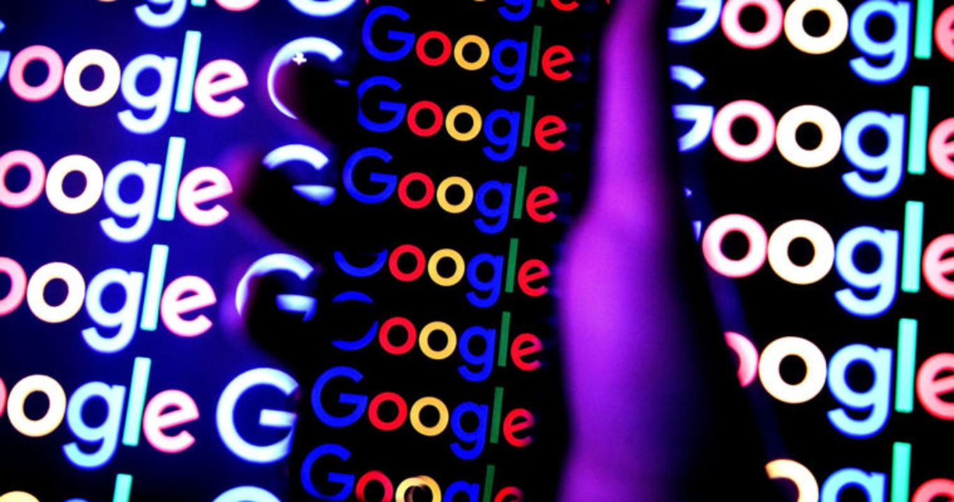 надпис Google