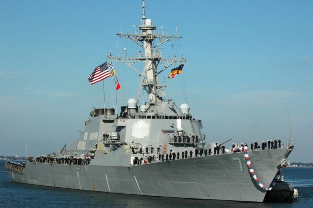 військове морське судно США