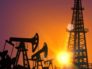 Ціни на нафту впали до мінімуму з початку війни: що впливає на ринок?