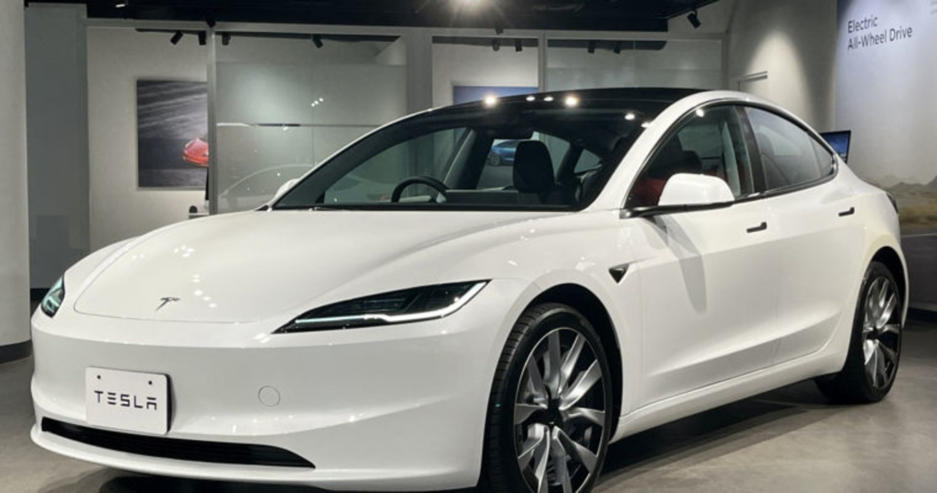 автомобіль Tesla