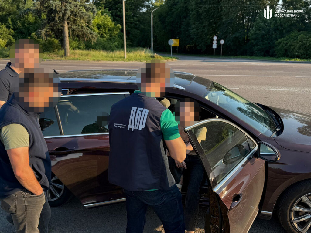 співробітники ДБР на затримання хабарника