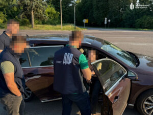 Слідчі ДБР повідомили про підозру офіцерці на Львівщині за переплату 18,6 млн грн при закупівлі генераторів