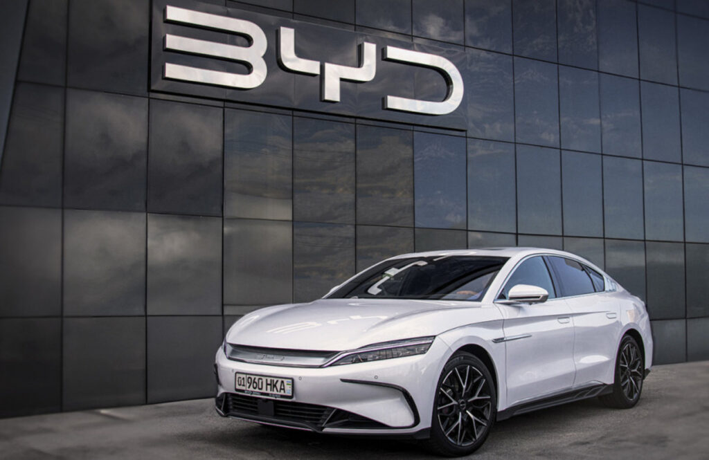 автомобіль BYD