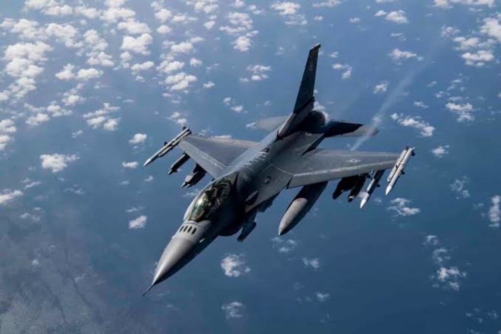 винищувач F-16